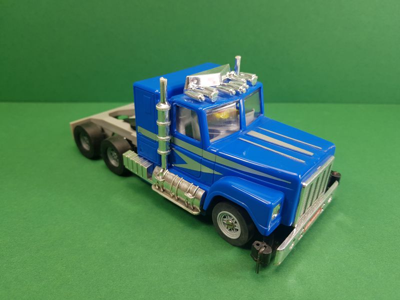 Datei:S132 lkw blau 1c.jpg