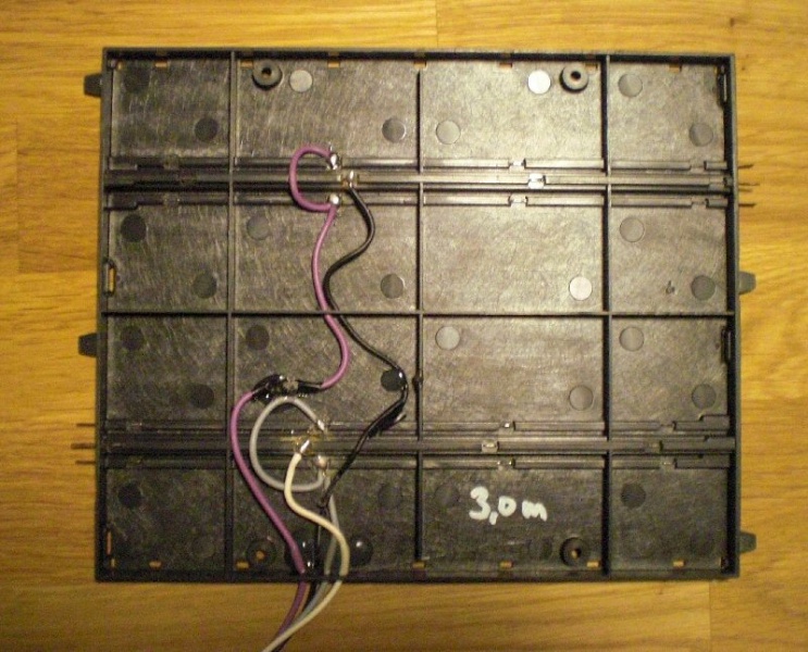 Datei:Uni132 Selbstgebaute Anschlussschiene.jpg