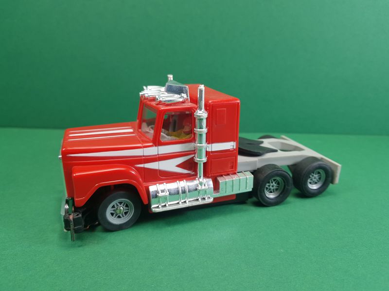 Datei:S132 lkw rot 1b.jpg